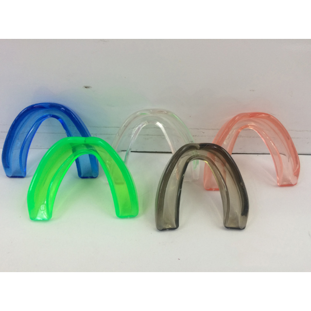Sports Training Mouth Guard with Carrying Case for Boxing, Basketball, Kickboxing, Martial Arts, Taekwondo (ESG12858)