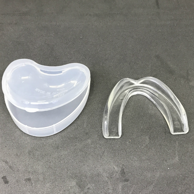 Sports Training Mouth Guard with Carrying Case for Boxing, Basketball, Kickboxing, Martial Arts, Taekwondo (ESG12858)